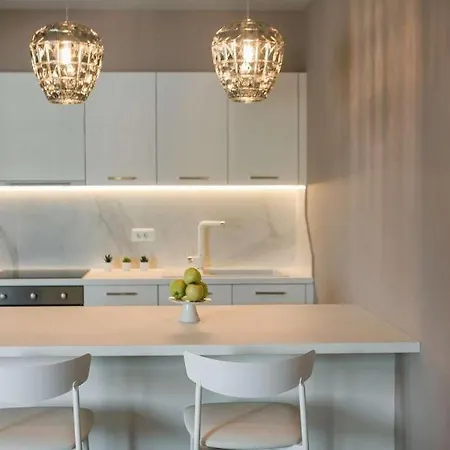 12 Suites Boutique Suites *